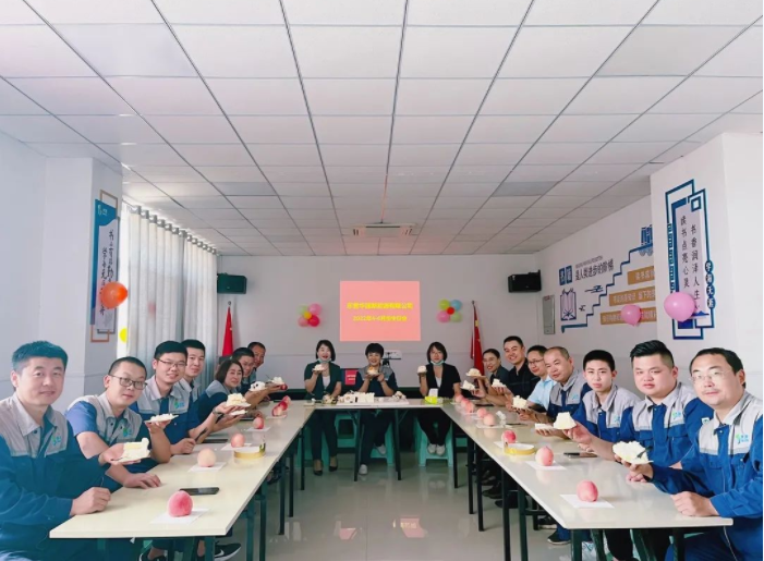 東營(yíng)華源新能源有限公司第二季度生日會(huì)圓滿